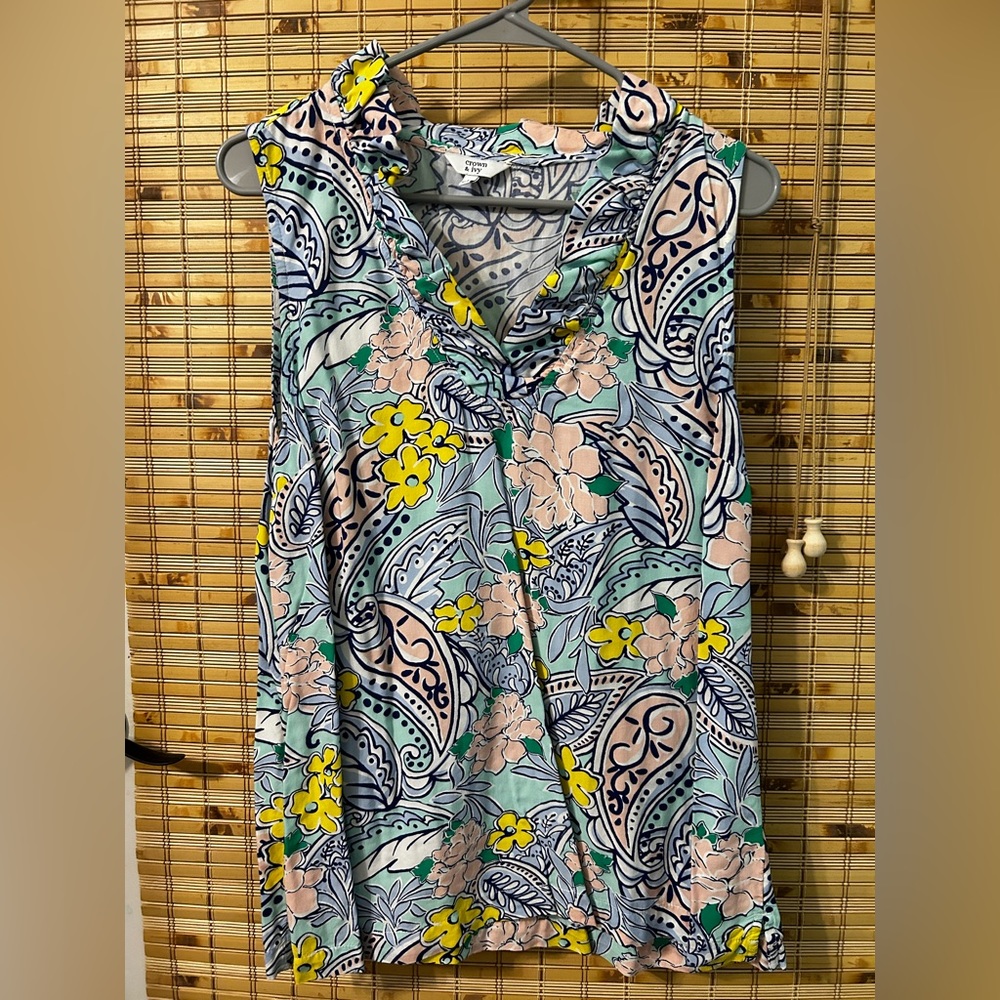 Crown & Ivy sleeveless top